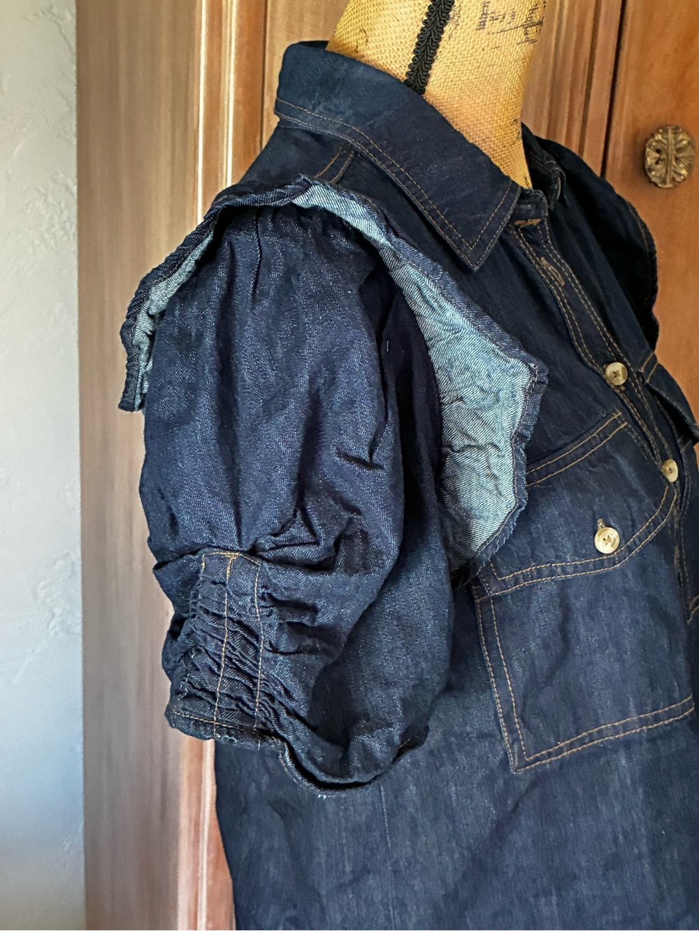 Pilcro The Ozzi Ruffle-Sleeve Denim Buttondown Shirt Navy Size Small - Picture 10 of 16